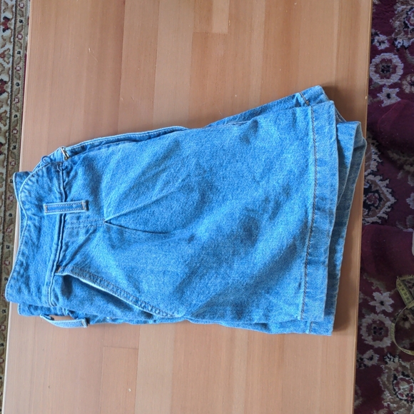Levi's High Rise Mom Shorts - Picture 9 of 11